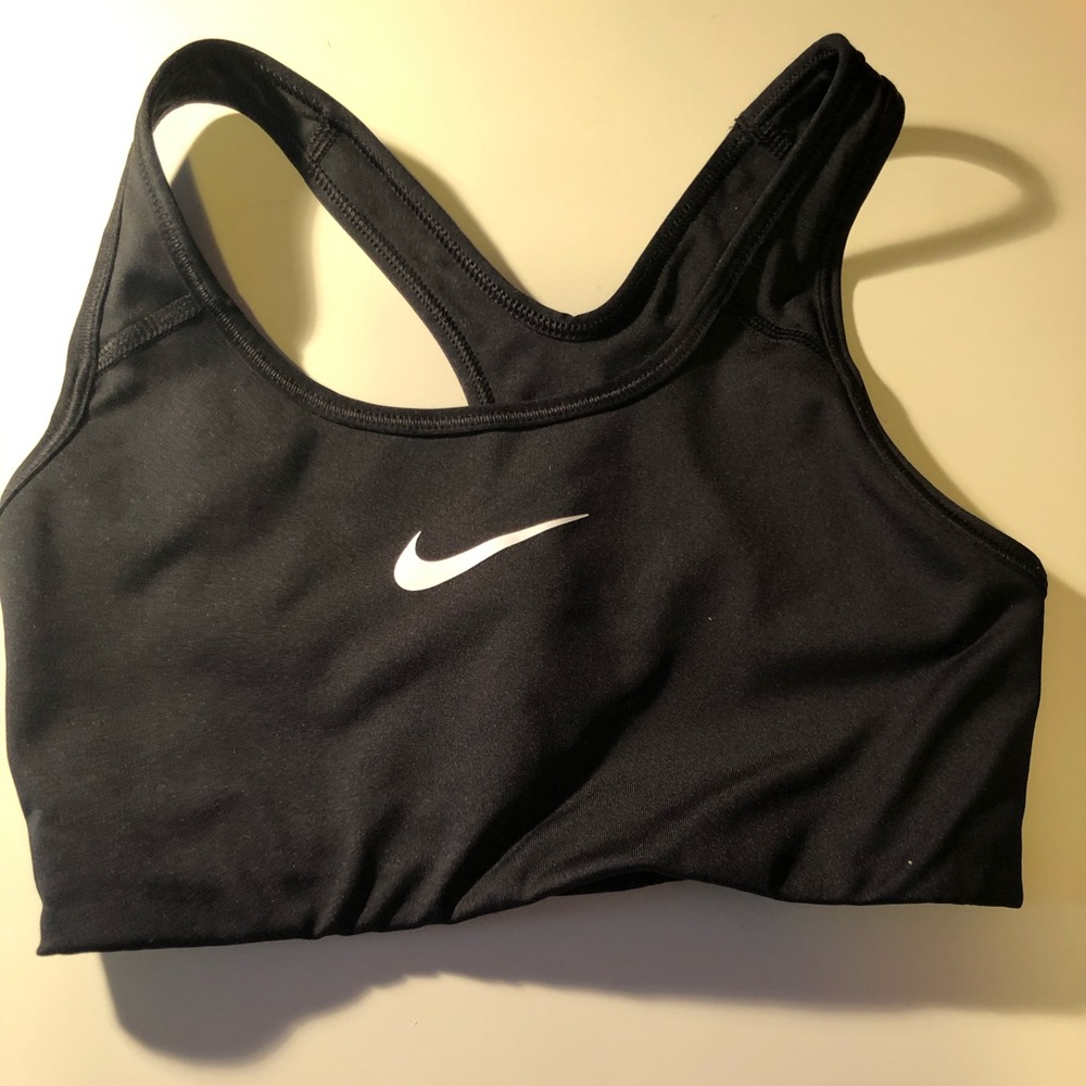 Black nike sports bra